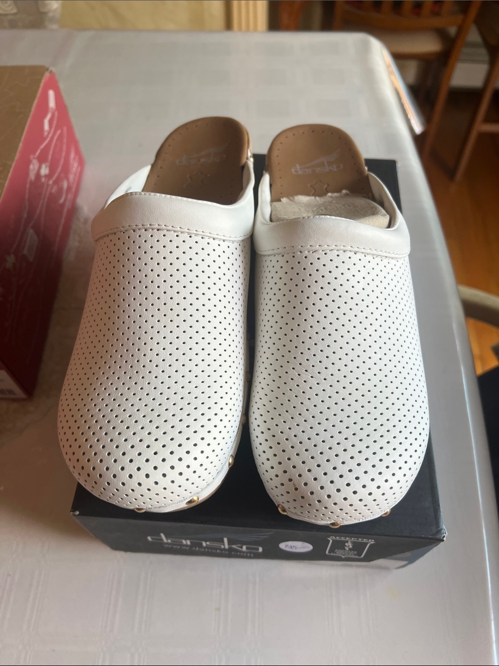 Dansko ladies leather clogs NWT
